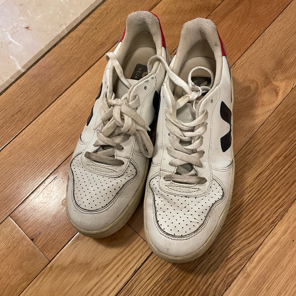 Women’s veja V-10